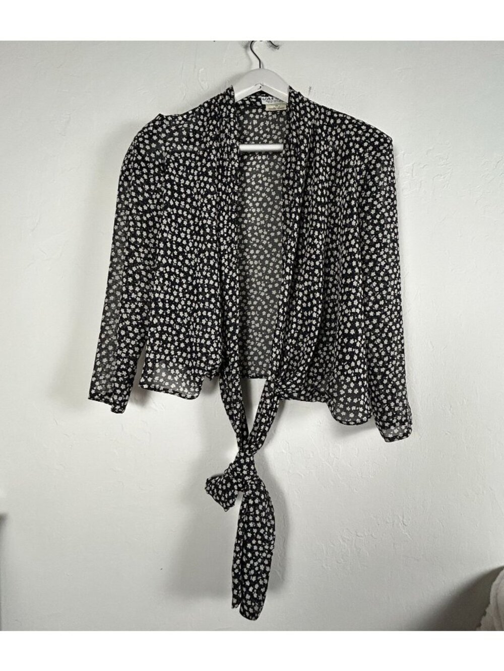 Vintage Jaeger Black White Floral Print Tie-Front Blouse Top Lightweight Casual